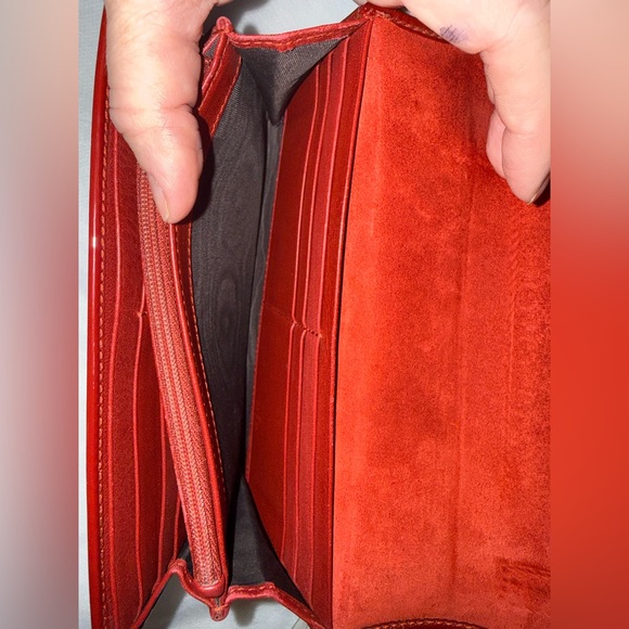 Gucci Red Embossed Leather wallet - Picture 8 of 16